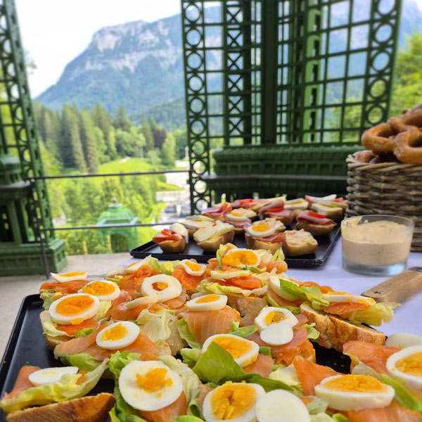 ludwigs-linderhof-catering-pagode-bergblick-600x600px