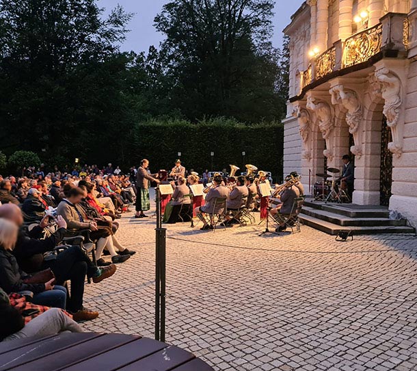 ludwigs-linderhof-catering-konzert-schloss-linderhof-202527-b600x542px-korr